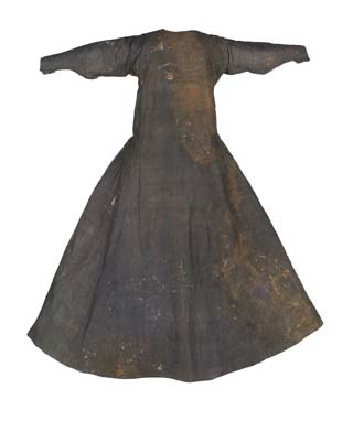 Oděv Dony Teresy Gil, infantky portugalské (+1307) uložený v Museo del Traje, Madrid