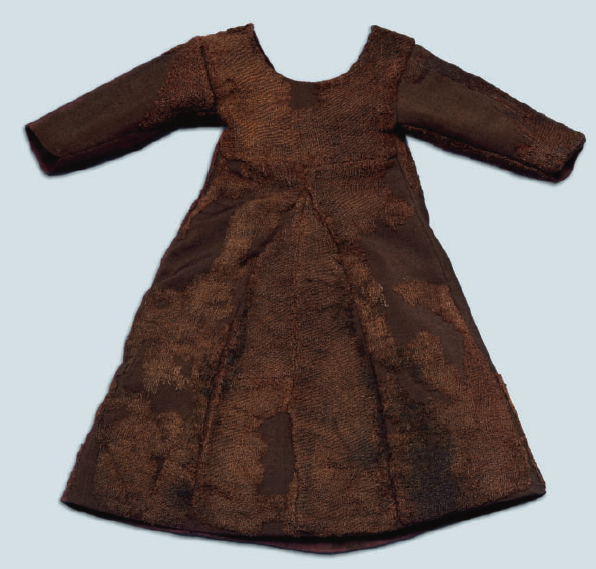 Herjolfsnes č. 62, dětský, relativně těsný oděv, pozdní 14. století, National Museum of Denmark, Kodaň. 