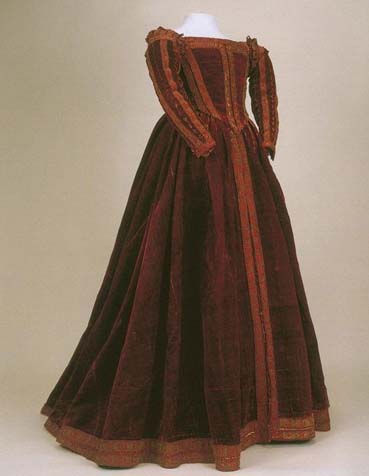 Purpurový oděv byl zřejmě oblečen na dřevěné soše v klášteře San Matteo.  Vznikl roku 1560. Uložen v Pise Museo di Palazo Reale.