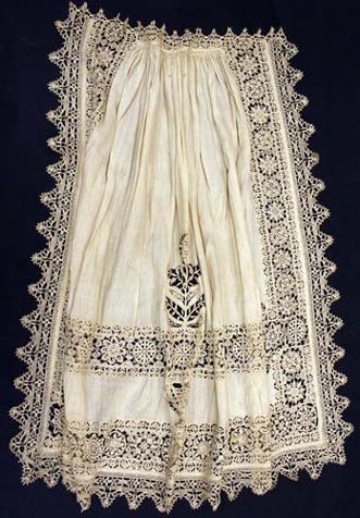 Apron made in Italy in turn of 16 and 17th century, Metropolitan museum of Art, New York