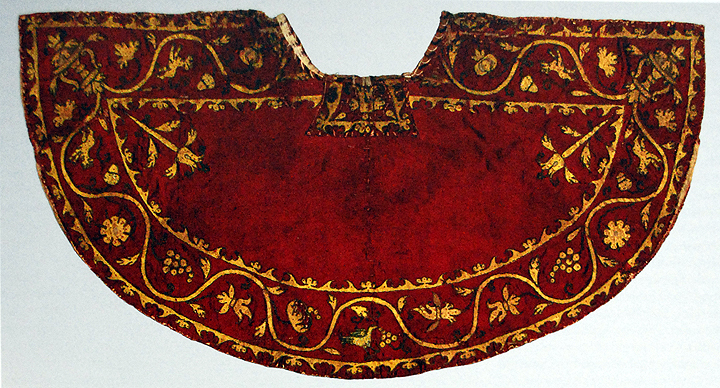 Cloak with application ca 1600 - 20. Germanisches Nationalmuseum, Nurmberg.