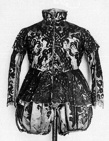 Court dress of elector August, from 1566, in collection of Historische Muzeum, Dresden, In: Bildindex.de 