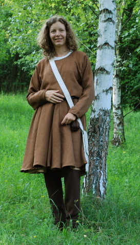 14th century clothing. (half of 14th century)