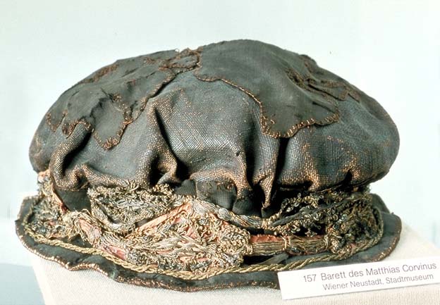 Hat of Matyas Corvinus made in 1500-1550, Viener Neustadt Stadtmuseum, Photo - Institut fur Realienkunde