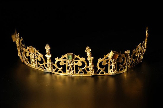 Coronet or diadem, gold, Ecole de Fontainebleau, ca 1550, the source - auction.fr